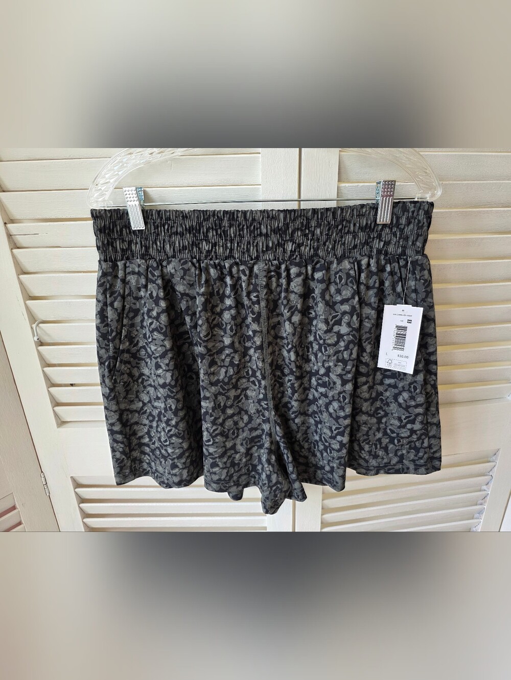 Vively Women's Shorts Size L